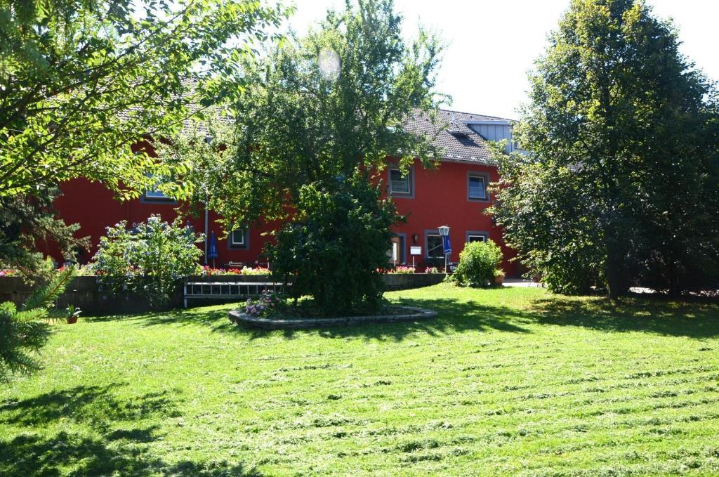 Landgasthof Zur Quelle Seeshaupt Buitenkant foto